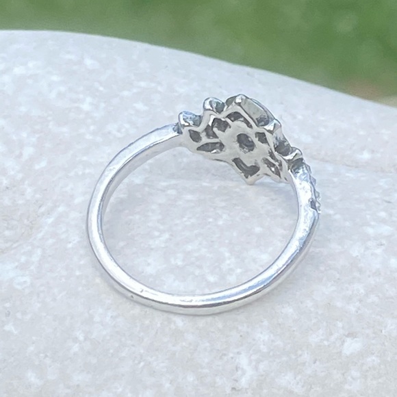 Lotus ring White Zircon silver plated flower ring with crystal accent - Picture 11 of 15